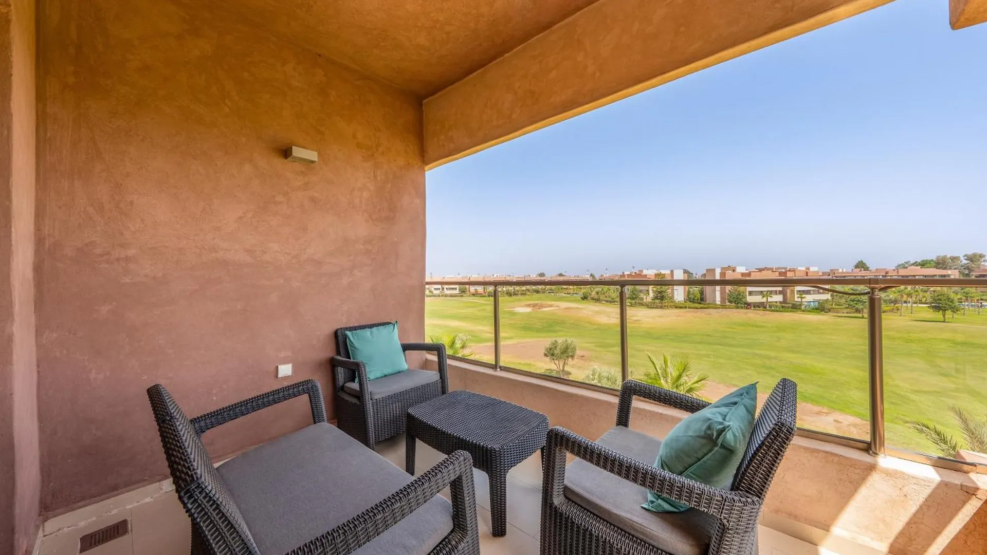 Elegant Golf-View Apartment-Peaceful, Sunny & Chic Marrakesh